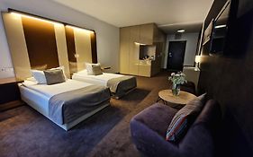 Platinum Apartments Aparthotel  3*